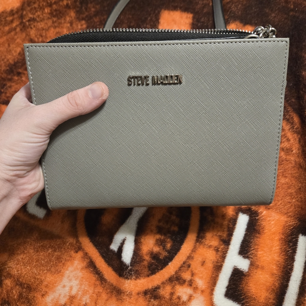 Gray Steve Madden cross body purse